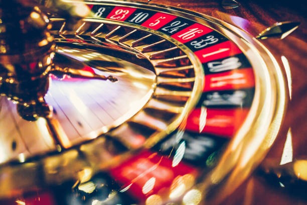 Playtech slot game interface showing RTP percentage and bet controls